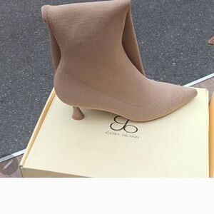 Cosy Island Women's Beige Heeled Boots